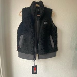 Bass faux Sherpa vest Women’s medium New with tags